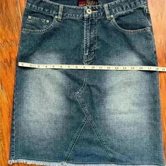 Aeropostale Denim Skirt Girl’s Size 3 Frayed Hem distressed - Picture 8 of 10
